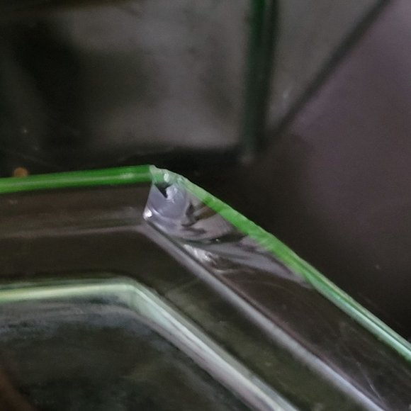 Vintage Green Glass Dresser Box / Powder Box, Glass Dish with Lid - Picture 7 of 7